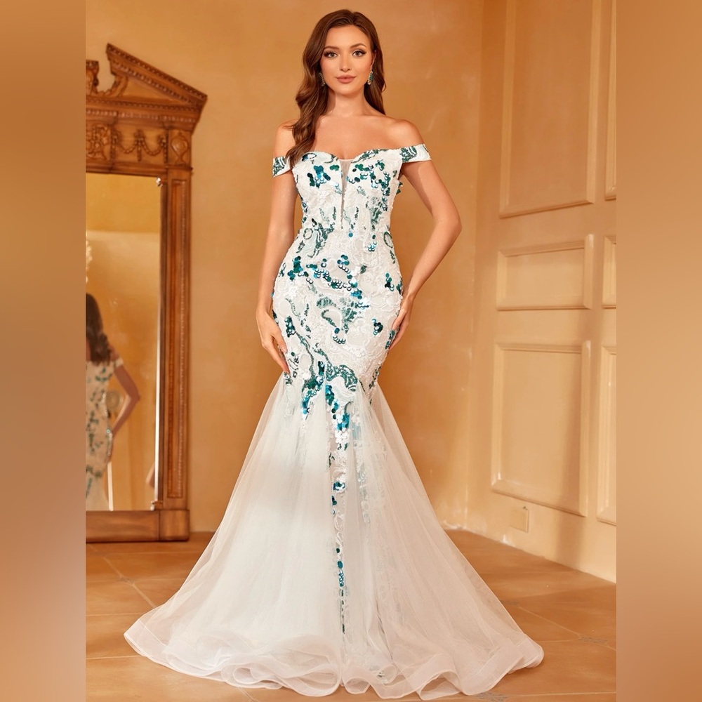 NWT - Prom season!! Off shoulder mesh insert sequin pattern mermaid dress!